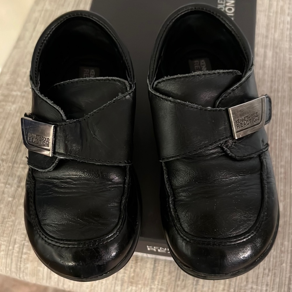 Kenneth Cole toddler black dress shoe with silver buckle